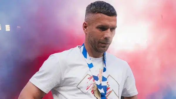 Podolski'den Fenerbahçe itirafı: Emeklilik bekler