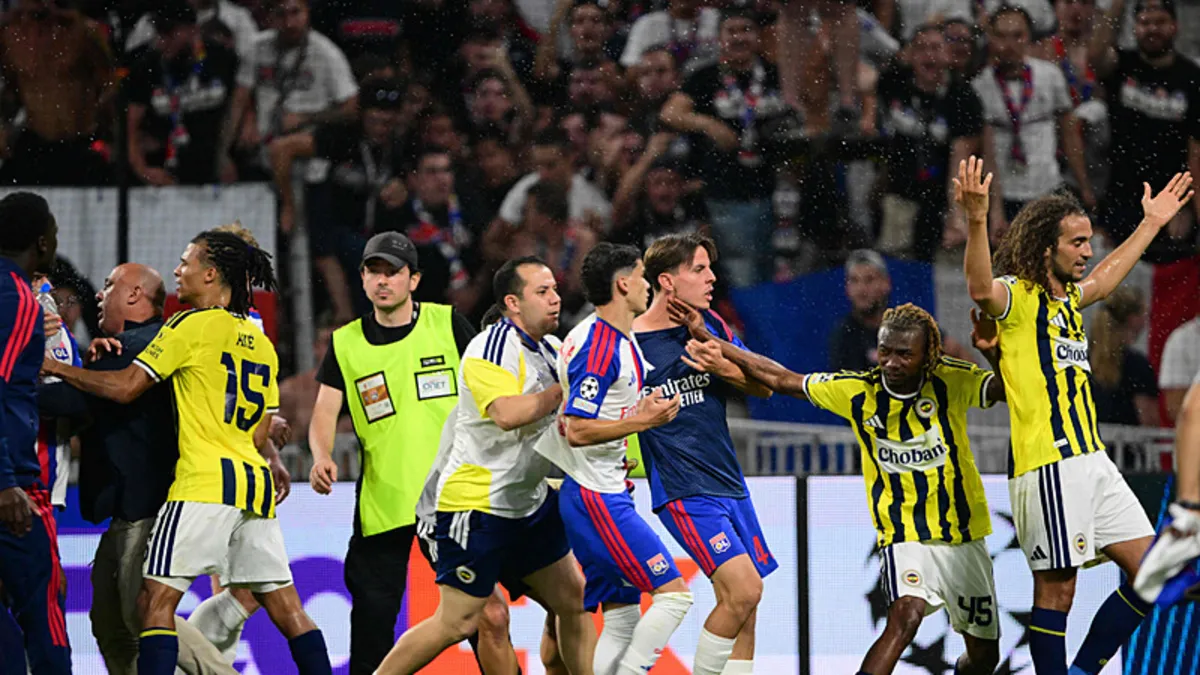 Lyon - Fenerbahçe: Tarihi Zafer Sonrası Soyunma Odasında Gerginlik