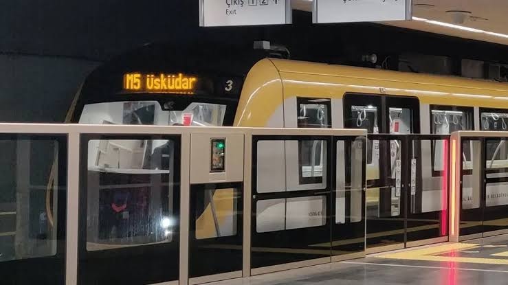 M5 metrosunda kablo patlaması: seferler durduruldu