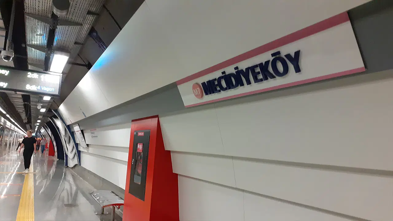 M7 Metro Hattı'nda Arıza: Seferler Aktarmalı Yapılıyor