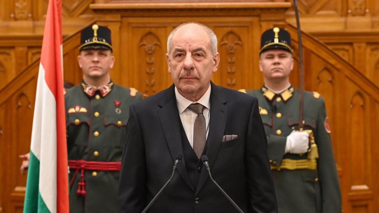 Macaristan'da Cumhurbaşkanı değişiyor: Anayasa değişikliği onaylandı
