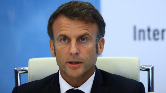 Macron'dan Sert Mesaj: Cumhuriyeti Devirmeye Çalışanlar Hesap Verecek
