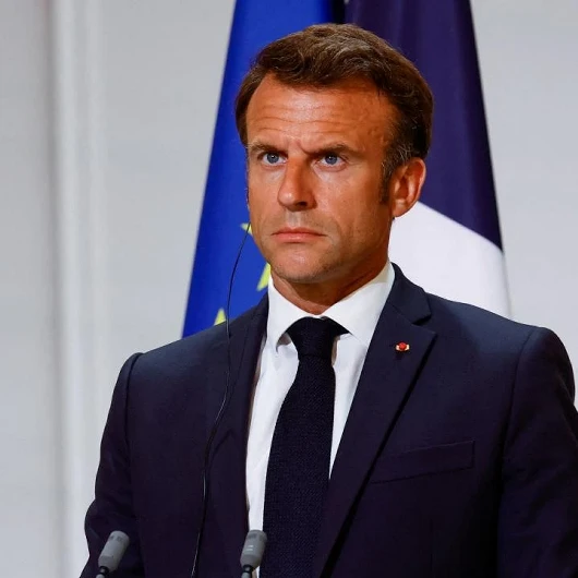 Macron: Sosyal Medyada Her Şeye Bakarken Hiçbir Şey Görmüyoruz