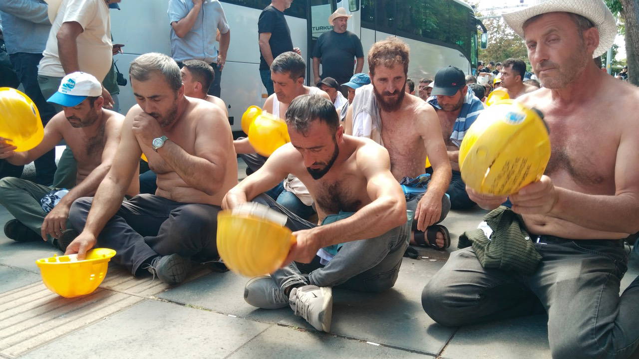 Madencilerin Ankara Eylemi 8. Günde: Bakanlığa Baretli Tepki
