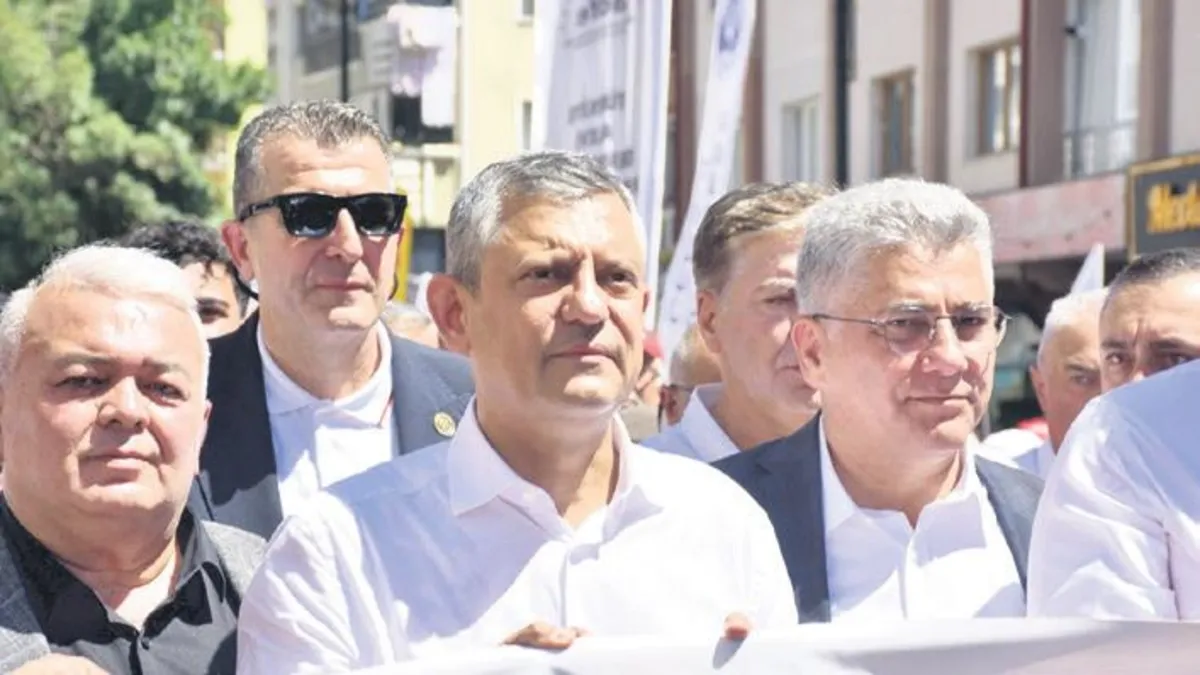 Madımak anmasında CHP'li Özgür Özel'e protesto