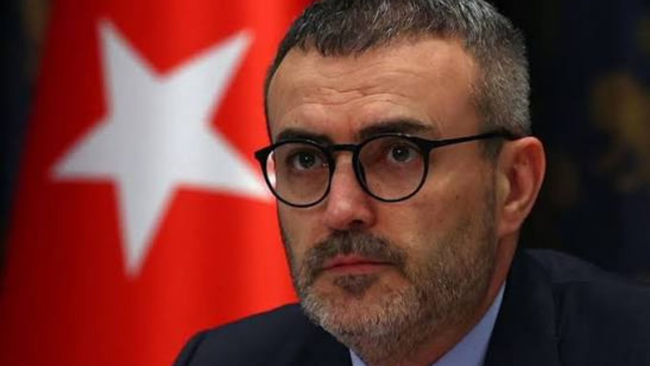 Mahir Ünal AKP Grup Başkanvekilliğinden istifa etti: İşte yeni isim