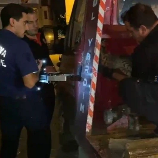 Malatya'da Çekici Kasasına Sıkışan Kedi İtfaiye Ekipleriyle Kurtarıldı