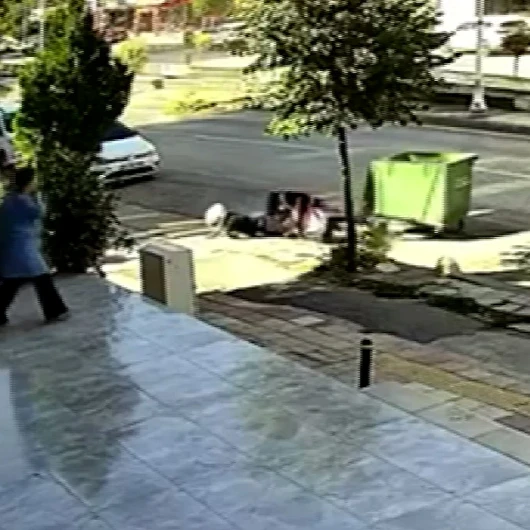 Malatya'da refüjü aşan minibüs karşı şeride uçtu: Motokurye ölümden saniyelerle kurtuldu