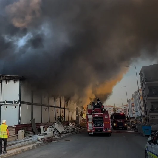 Malatya'da Şantiyede Konteyner Yangını: İşçiler Tahliye Edildi