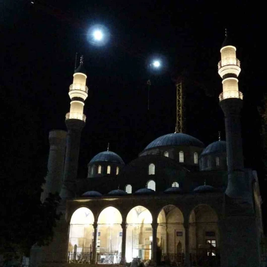 Malatya'nın simgesi Yeni Cami yeniden ışıldıyor