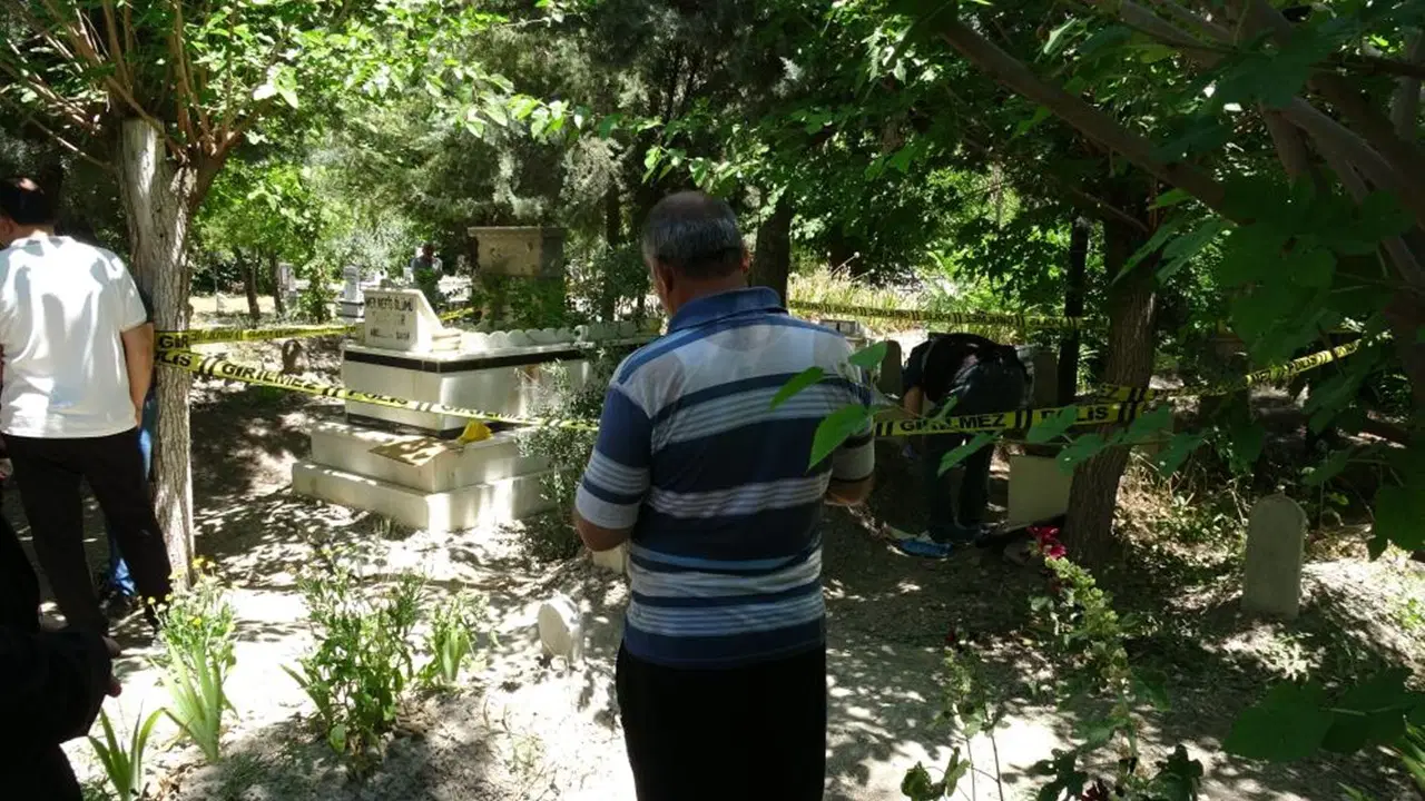Malatya'da 71 yaşındaki adam mezarlıkta ölü bulundu