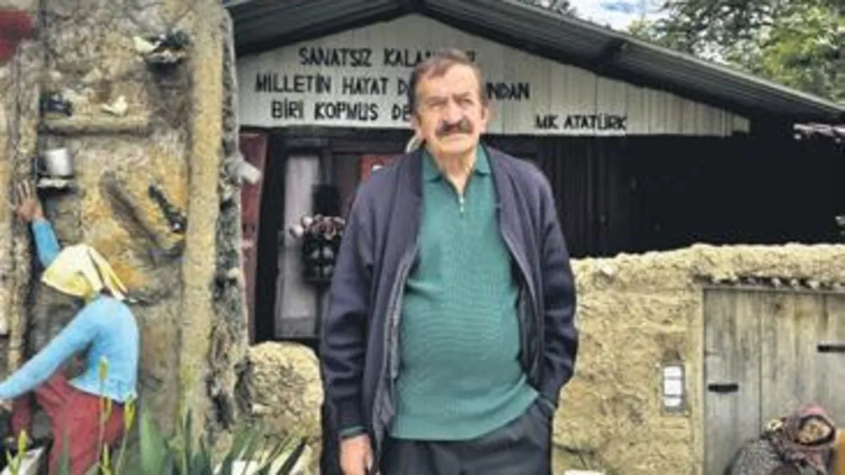 Malatya'da emekli öğretmen atıkları sanata dönüştürüyor