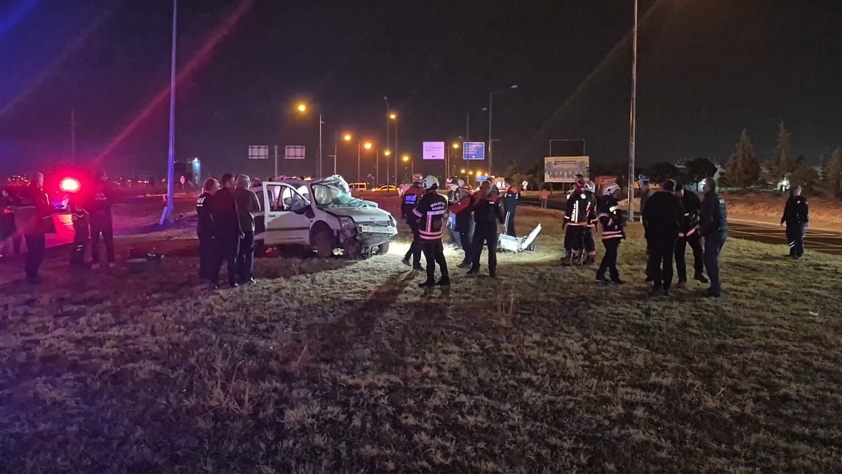 Malatya'da otobüs ile hafif ticari araç çarpıştı: 2 ölü, 3 yaralı