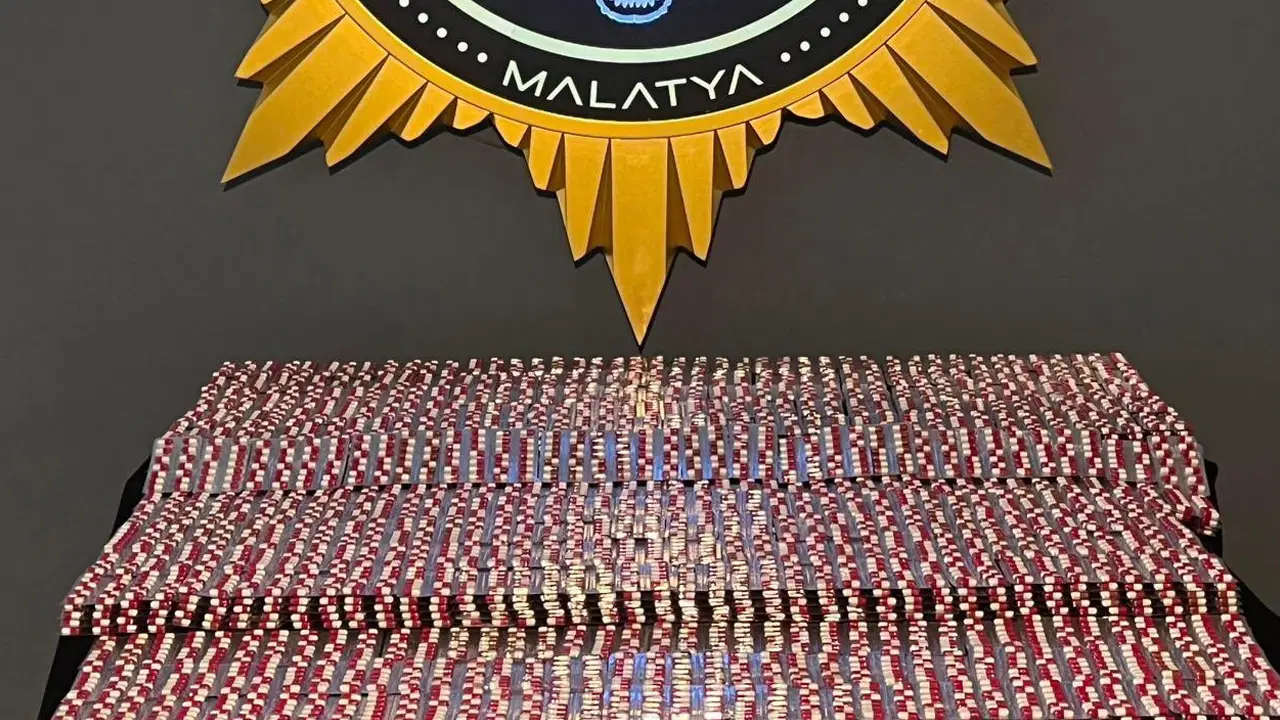 Malatya'da takside 28 bin sentetik hap: 2 tutuklama