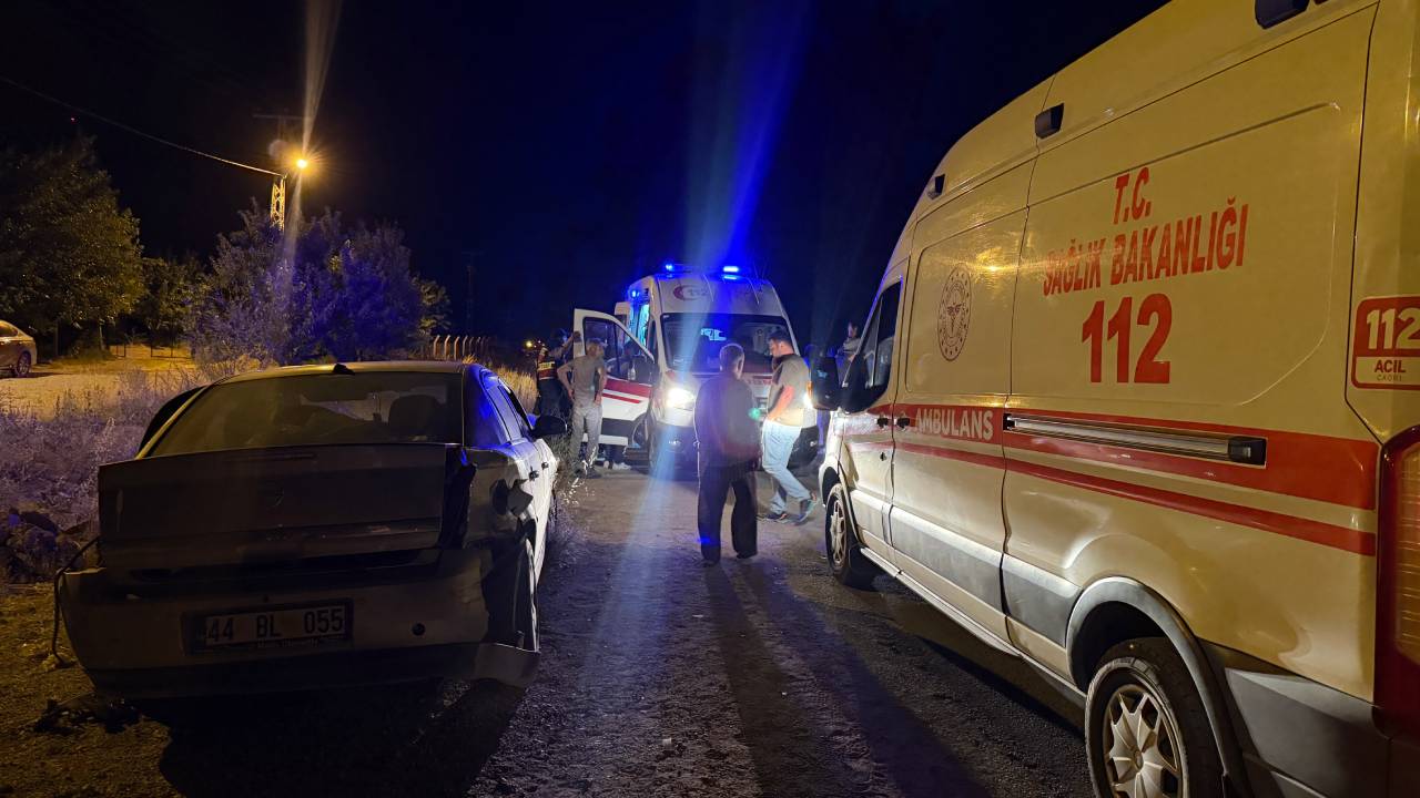 Malatya'da TIR ve Otomobil Çarpıştı: 7 Yaralı