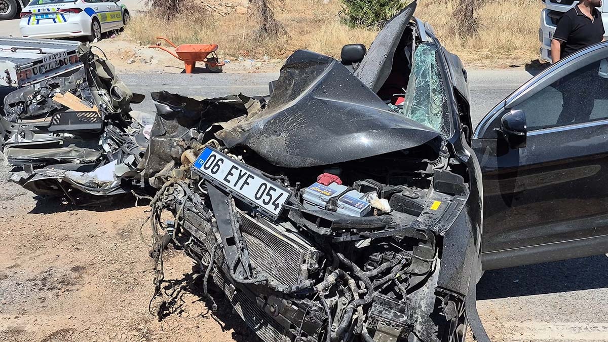 Malatya'da TIR'a arkadan çarpan otomobil hurdaya döndü: 1 yaralı