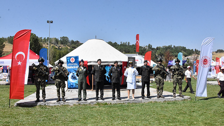 Malazgirt Zaferi'nin 955. Yılı Ahlat'ta Coşkuyla Kutlanıyor