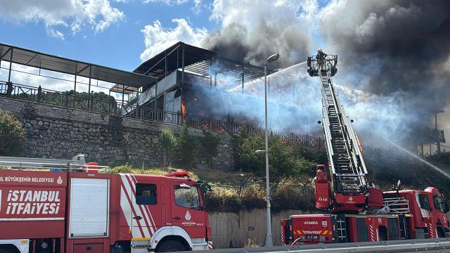 Maltepe'de 2 Katlı Restoranda Yangın Panik Yarattı