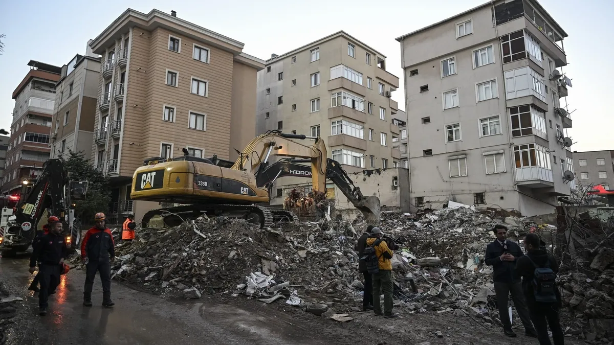 Maltepe'de 5 kişiye mezar olan bina: Müteahhit, mimar ve şantiye şefi kusurlu