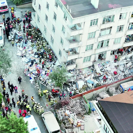Maltepe'de Bina Çöktü: Korozyon ve Zemin Hareketliliği