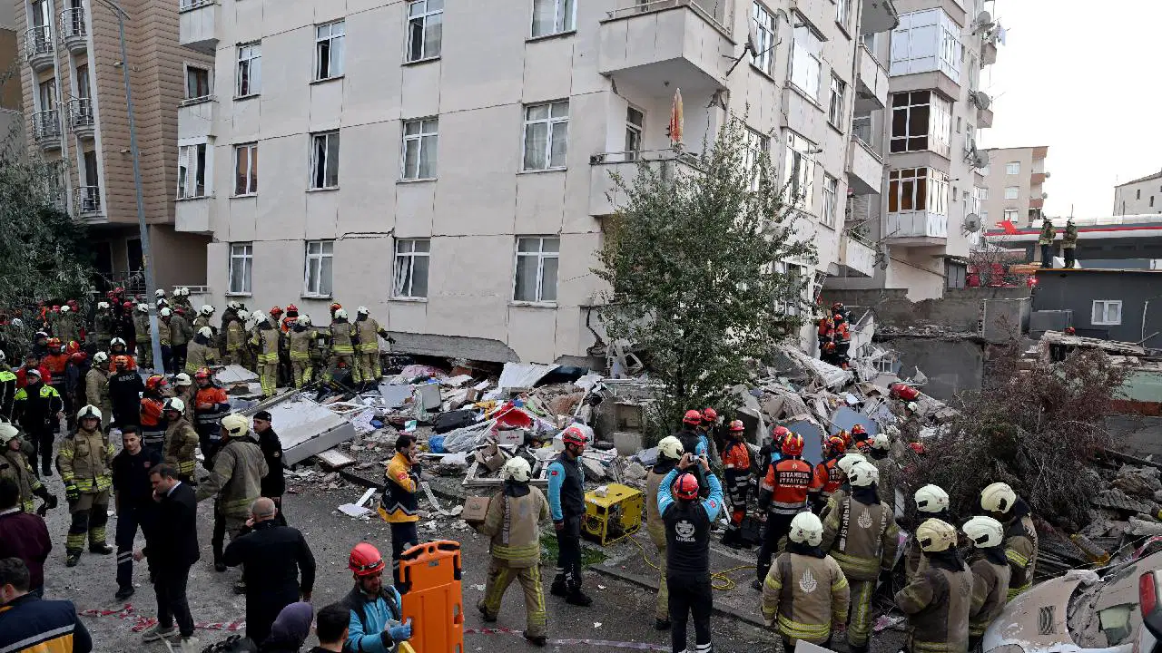 Maltepe'de 7 Katlı Binanın İlk 3 Katı Çöktü: Ölü ve Yaralı Var mı