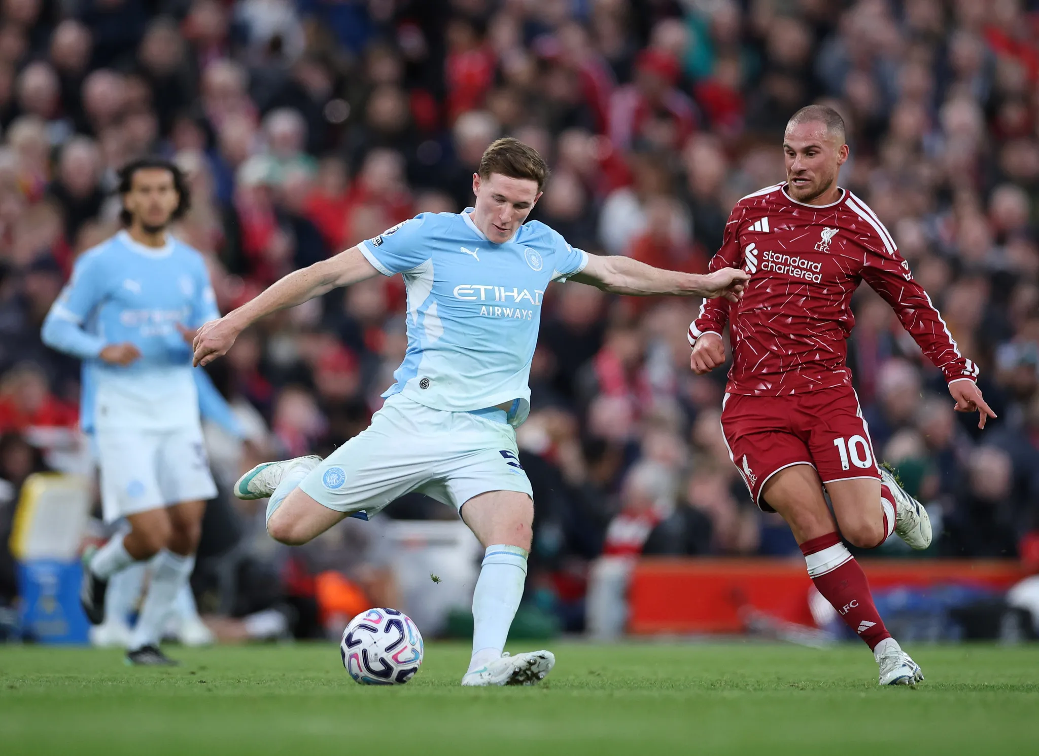 Manchester City deplasmanda Liverpool'u üçledi! 'Hırsız' seslerine sahada yanıt