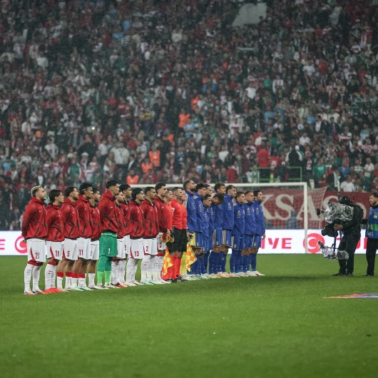 Mancini'den 'Cimbombom' Sürprizi: Milli Maç Sonrası Koridorda