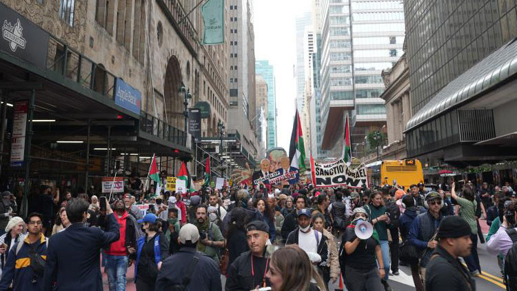 Manhattan'da Netanyahu Protestosu: Binlerce Kişi Sokakta