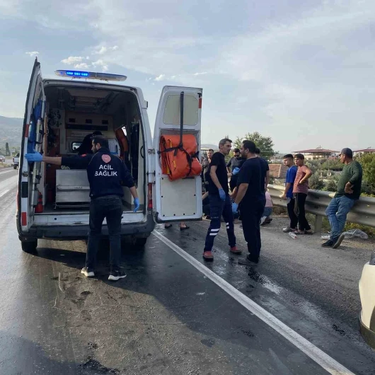 Manisa Alaşehir'de Yola Dökülen Mazot İki Kazaya Sebep Oldu: 5 Yaralı