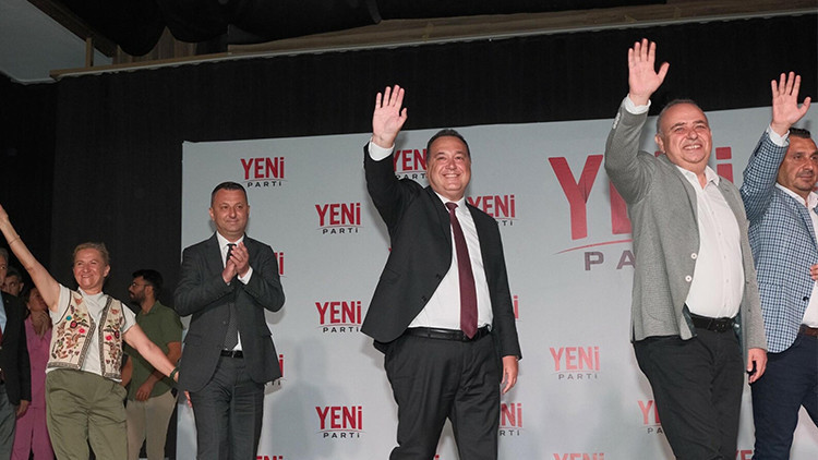 Manisa'da 14 İlçe Belediye Başkanı ve Büyükşehir Başkanı Yeni Parti'ye Katıldı