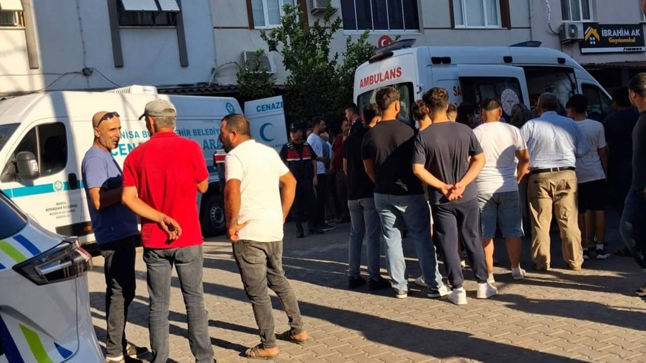 Manisa'da Berber Dükkanına Silahlı Saldırı: 2 Kişi Hayatını Kaybetti