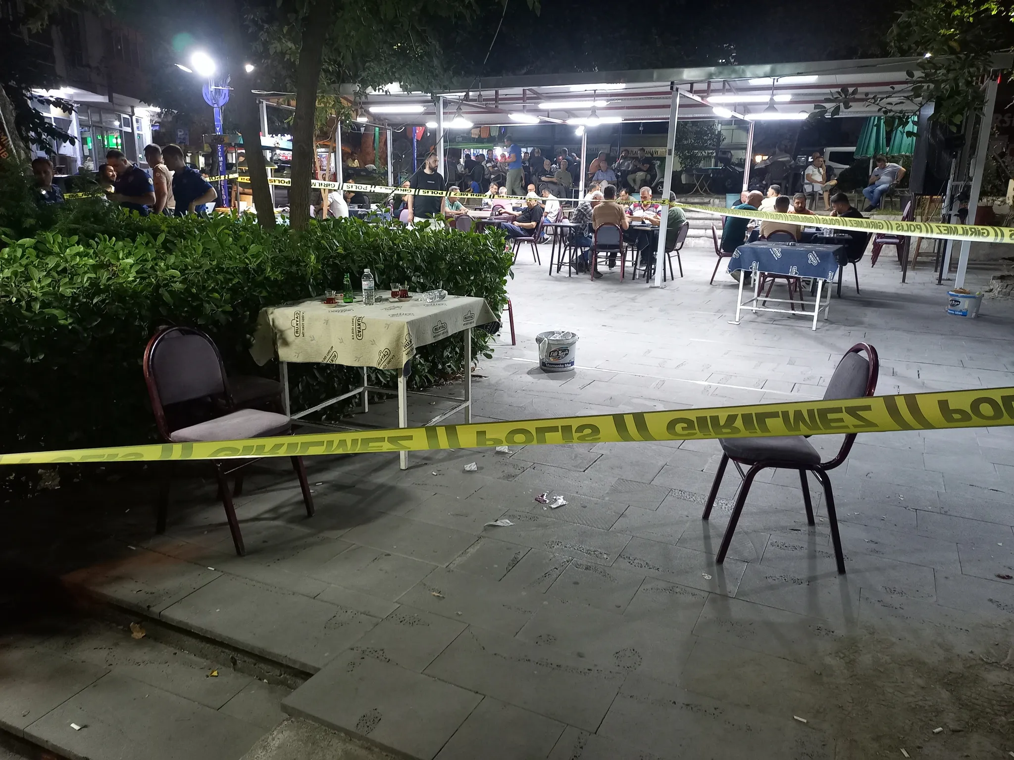 Manisa'da çay bahçesinde silahlı dehşet: 1 yaralı, saldırgan kaçtı