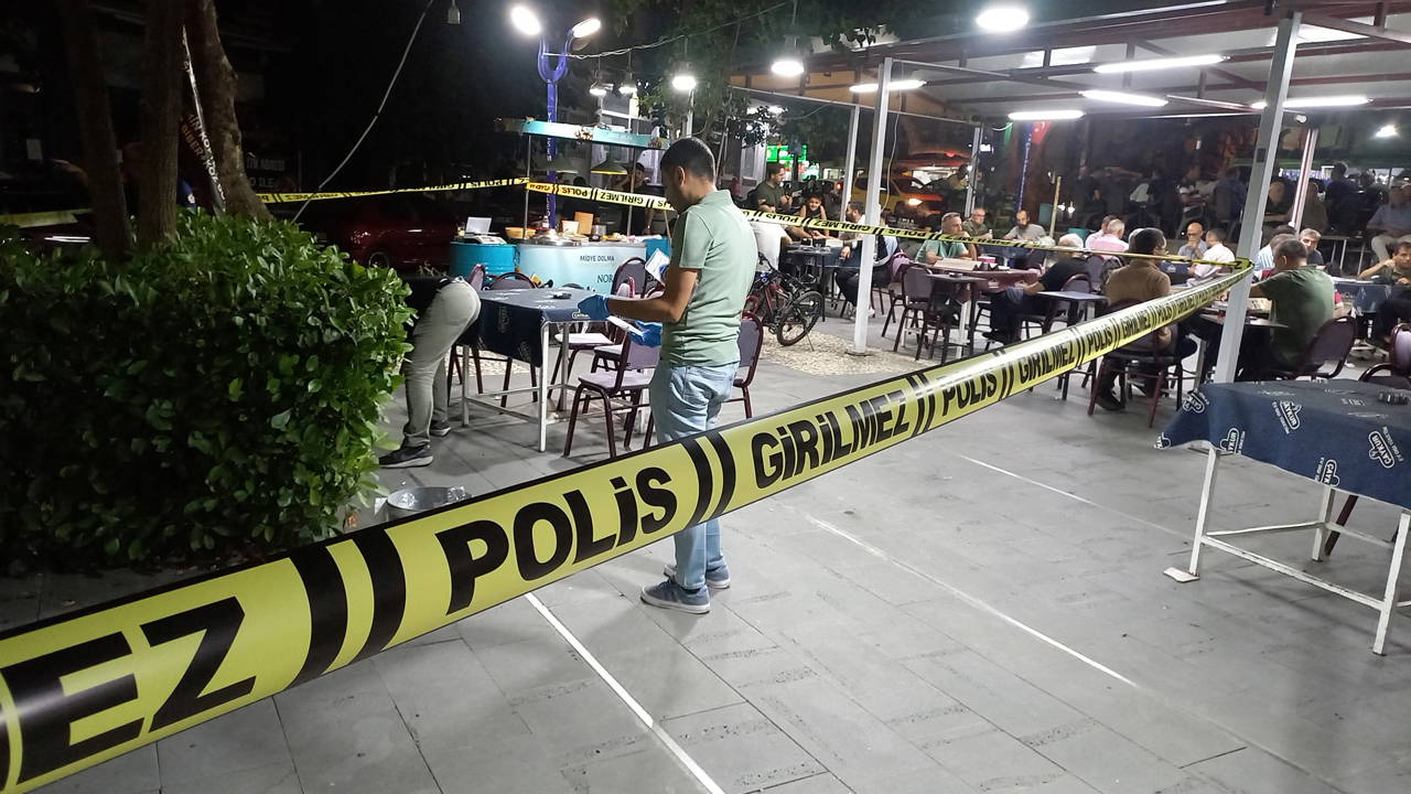 Manisa'da çay bahçesinde kurşunlar havada uçuştu: 1 yaralı