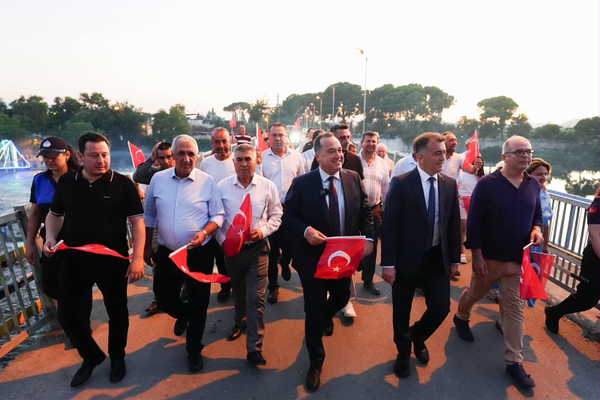 Manisa'da Hermos Festivali Coşkusu: Onur Akın Konseri Büyüledi