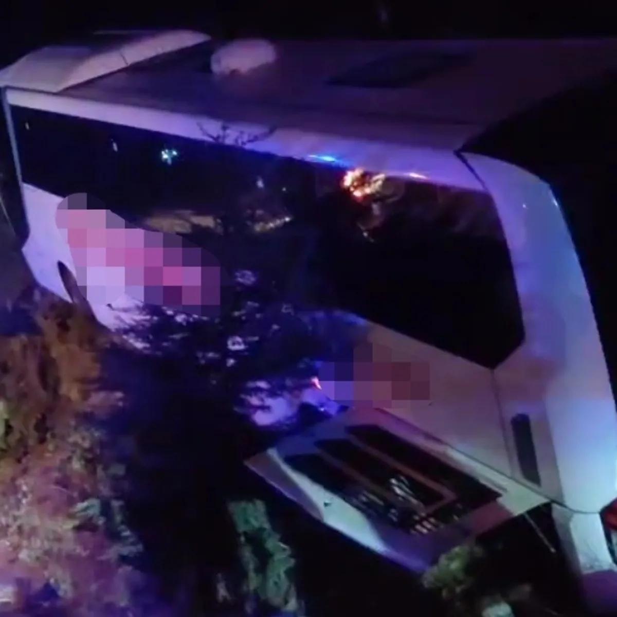 Manisa'da yolcu otobüsü kaza yaptı: 37 yolcu, şoför ve muavin yaralı