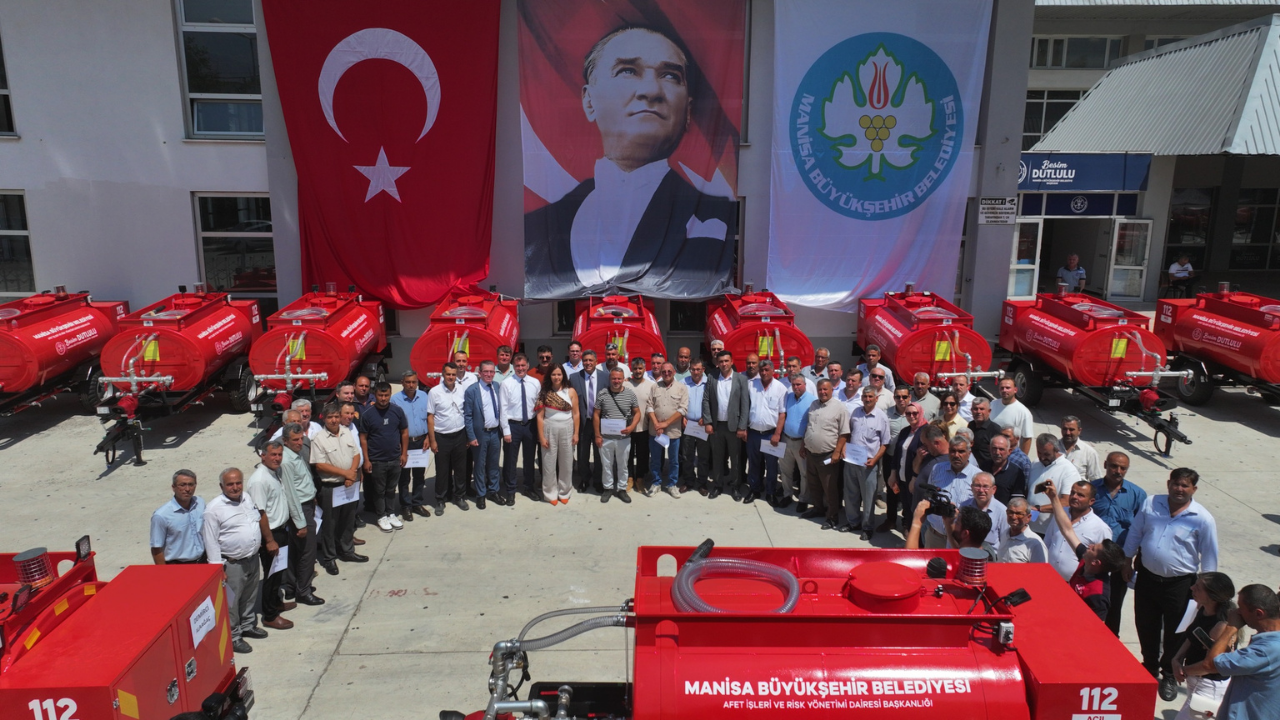Manisa'nın Kırsal Mahallelerine 100 Su Tankeri Dağıtıldı