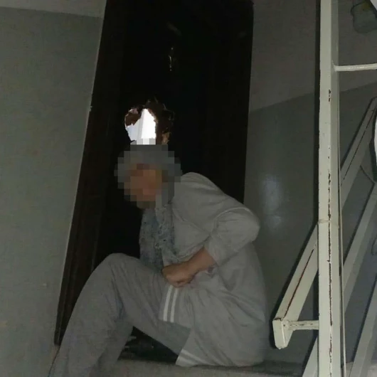 Manisa'da komşusunun kapısını matkapla delen kadın gözaltına alındı