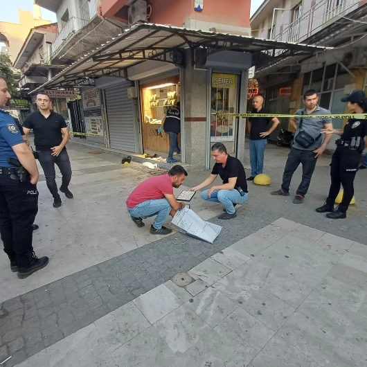 Manisa'da Kuyumcu Soygunu Girişimi: Şüpheli Esnaf Tarafından Yakalandı
