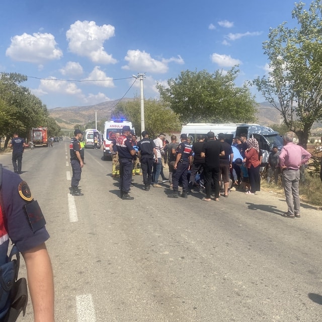 Manisa'da Eşini Öldürüp Teyzesini Yaralayan Zanlı İntihar Etti