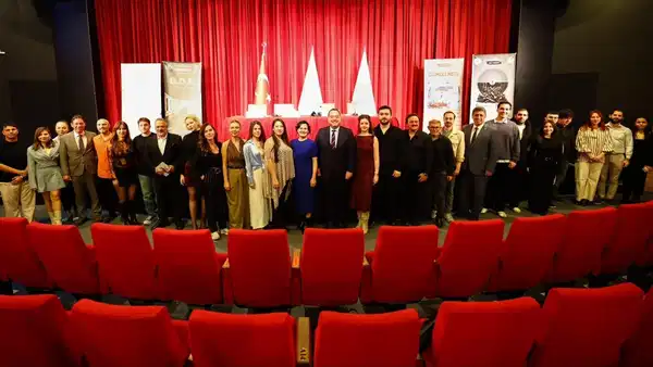 Manisa Şehir Tiyatrosu 'Duruş' Temasıyla Yeni Sezonu Açıyor