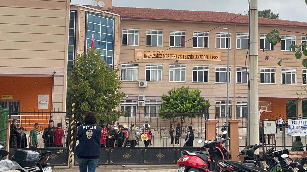 Manisa Turgutlu'da okul saldırısı sonrası ilk ders: 11 öğrenci yaralanmıştı