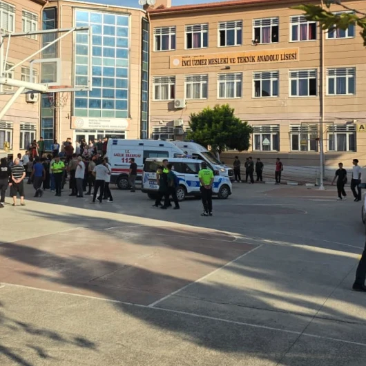 Manisa Turgutlu'da okul önünde silahlı saldırı: 11 öğrenci yaralandı