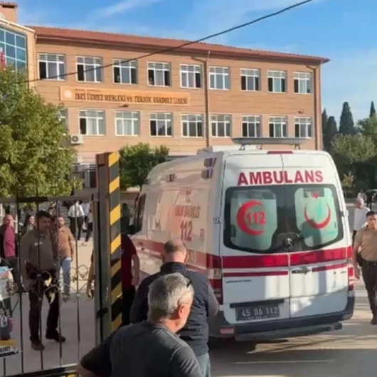 Manisa Turgutlu'da Okul Önünde Silahlı Saldırı: Öğrenciler Yaralandı