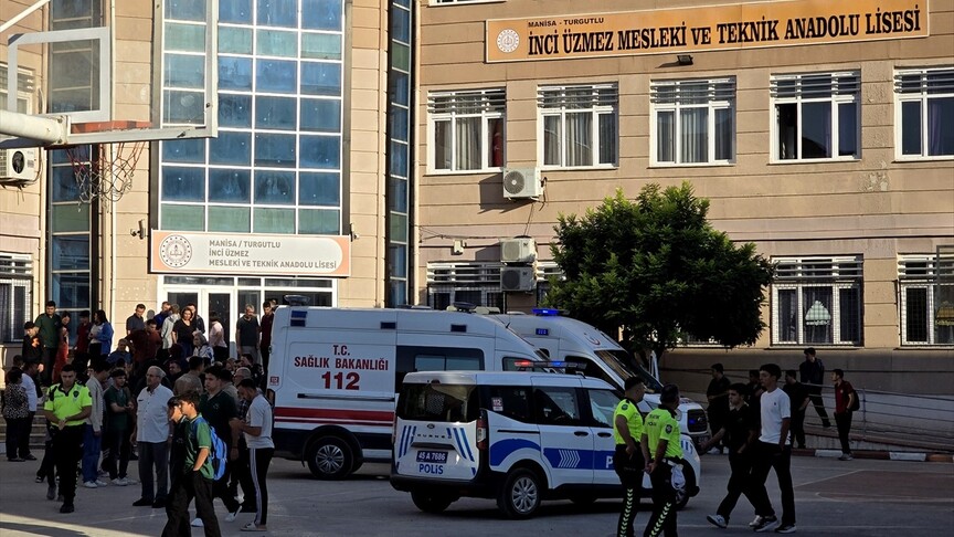 Manisa Turgutlu'da Okul Yakınında Silah Ateşi: 8 Yaralı, Şüpheli Gözaltında