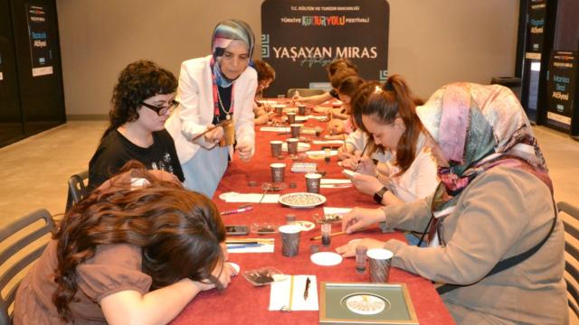 Manisa'da Türkiye Kültür Yolu Festivali coşkuyla başladı