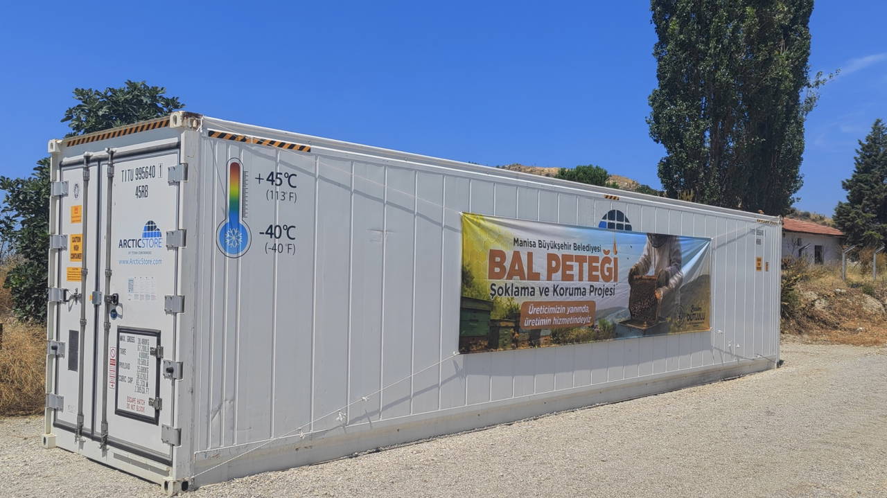 Manisalı Arıcıların Petekleri Büyük Balmumu Güvesine Karşı -30 Derecede Korunacak