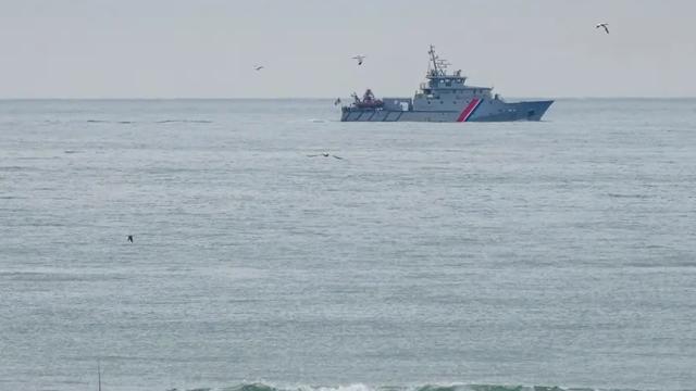 Manş Denizi'nde Rus gemisi İngiliz yatına uyarı ateşi açtı