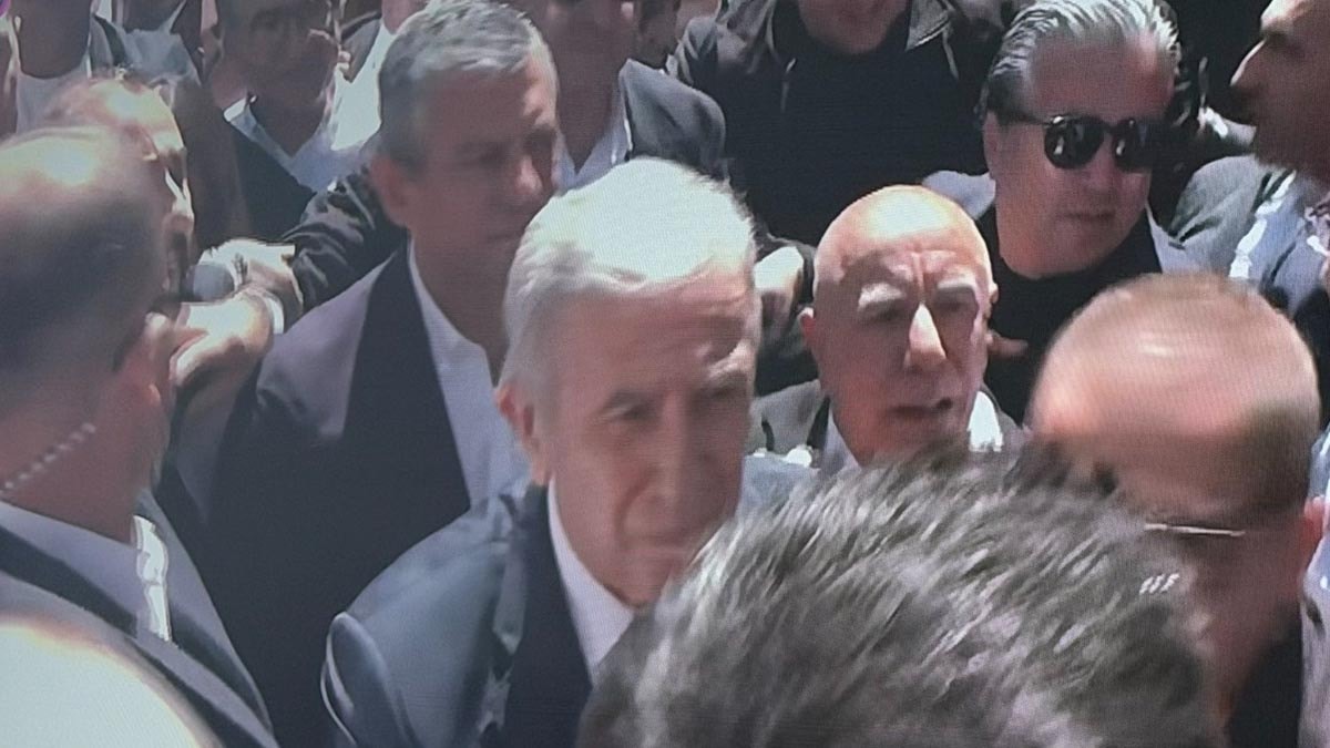 Mansur Yavaş, Özgür Özel'in Yanında: Kılıçdaroğlu'nun Adaylık Planı Bozuldu