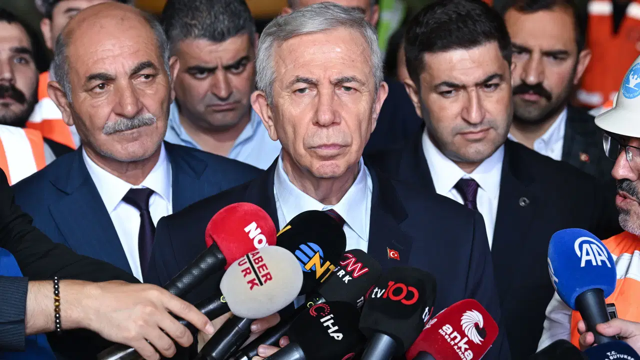 Mansur Yavaş: Parti değiştiren belediye başkanları seçmene hesap verir