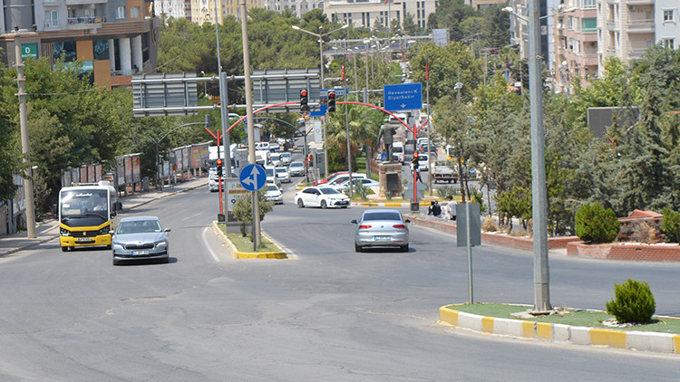 Mardin'de Kavurucu Sıcak: 44 Dereceyle Sokaklar Boşaldı